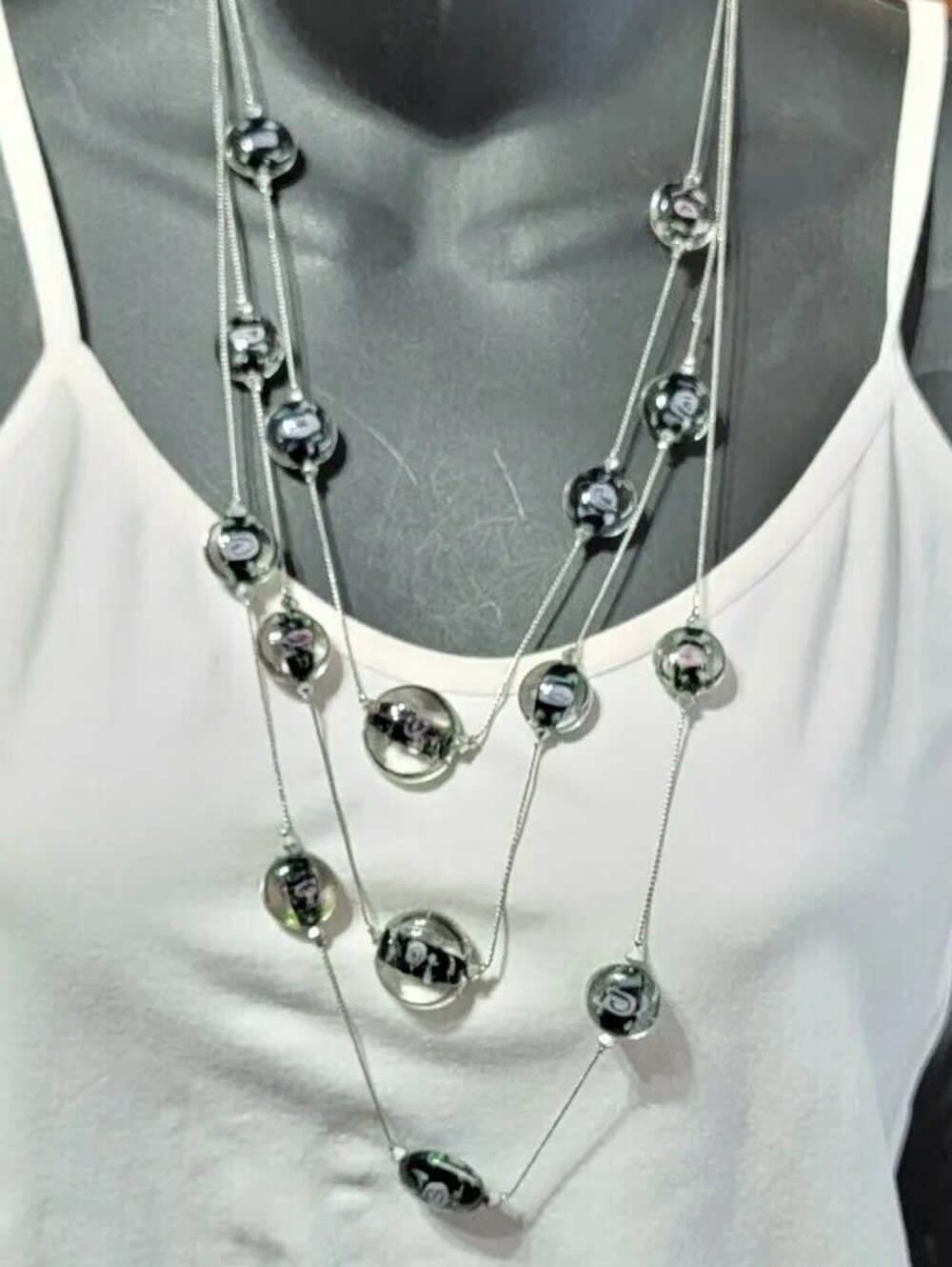 Station Necklace Purple flowers Black Glass 3 Strands Silver-tone blu01-29